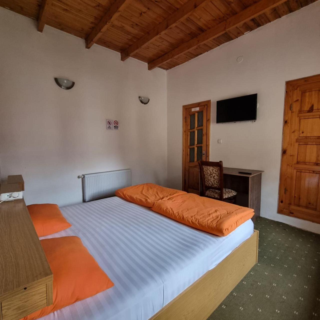 Sim Sim Hostel & Guest House Near The Church Samarkand Exteriör bild